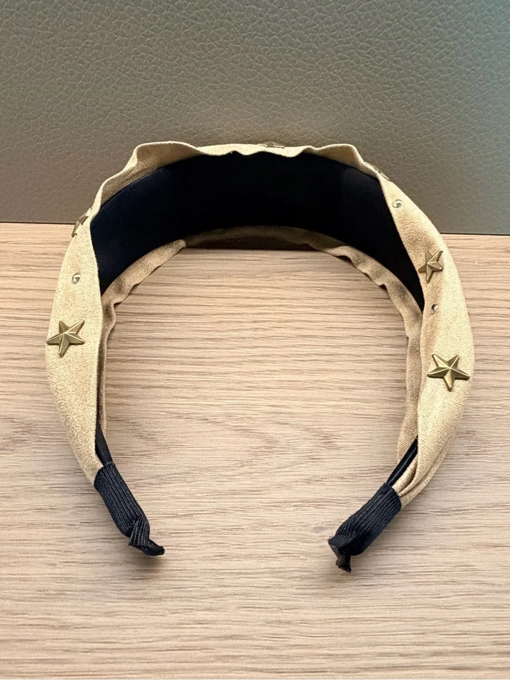 Star-Shaped Rivet Wide-Edge Headband